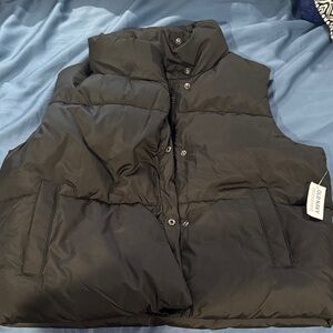 Old Navy Black Puffer Vest *NWT